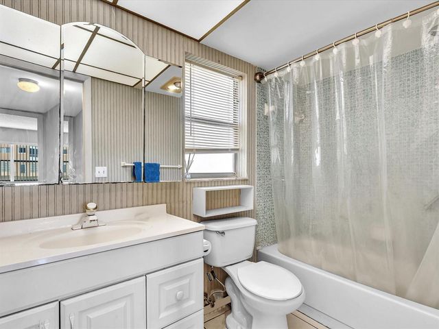9041 Sunrise Lakes Boulevard 113, Sunrise, FL 33322