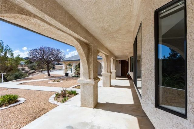 8384 Highland Court, Oak Hills, CA 92344