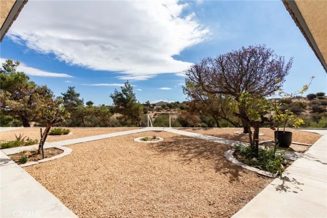 8384 Highland Court, Oak Hills, CA 92344