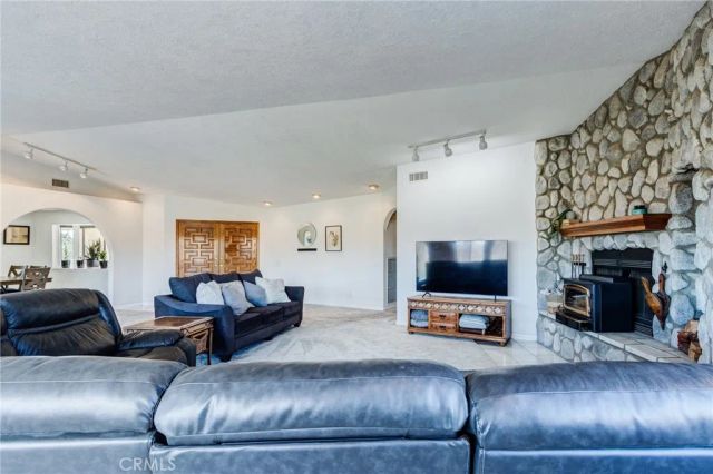 8384 Highland Court, Oak Hills, CA 92344