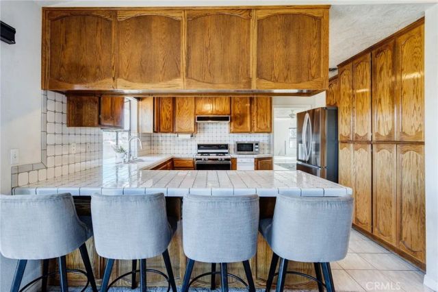 8384 Highland Court, Oak Hills, CA 92344