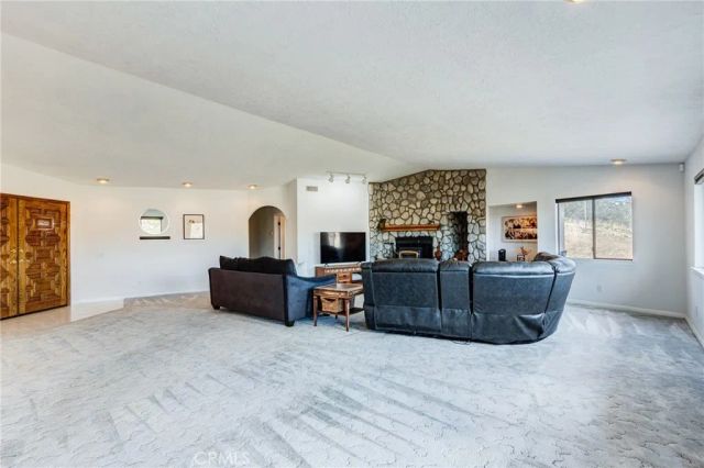 8384 Highland Court, Oak Hills, CA 92344