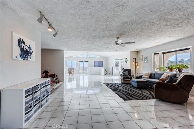 8384 Highland Court, Oak Hills, CA 92344