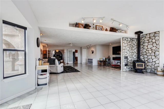 8384 Highland Court, Oak Hills, CA 92344