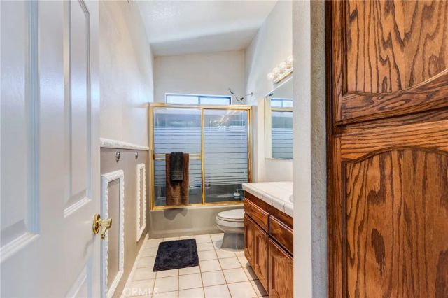 8384 Highland Court, Oak Hills, CA 92344