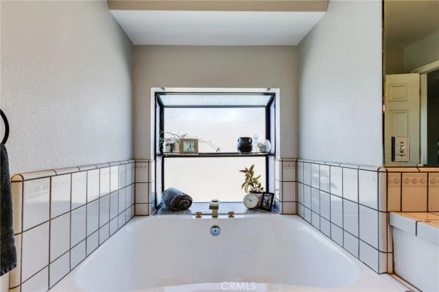 8384 Highland Court, Oak Hills, CA 92344