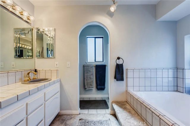 8384 Highland Court, Oak Hills, CA 92344