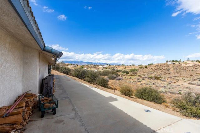 8384 Highland Court, Oak Hills, CA 92344