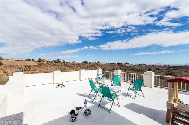 8384 Highland Court, Oak Hills, CA 92344