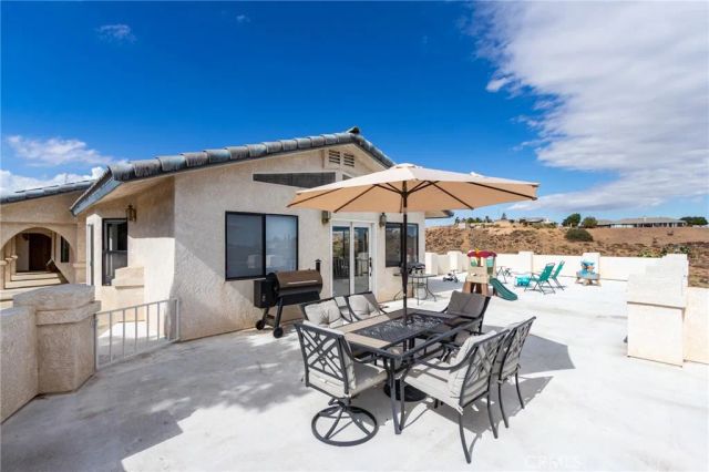 8384 Highland Court, Oak Hills, CA 92344