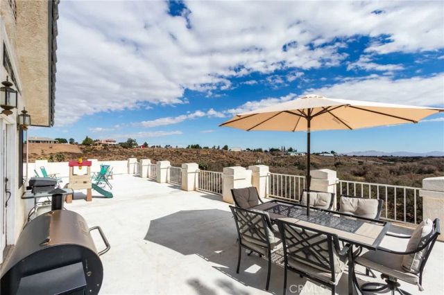 8384 Highland Court, Oak Hills, CA 92344