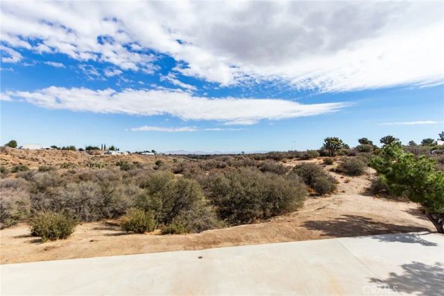 8384 Highland Court, Oak Hills, CA 92344