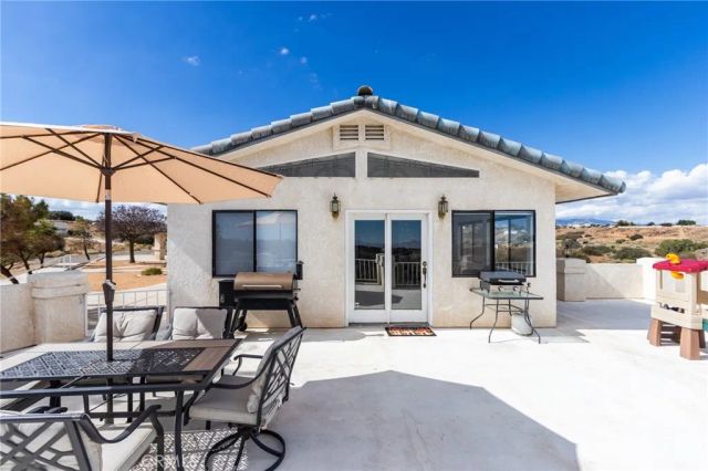 8384 Highland Court, Oak Hills, CA 92344