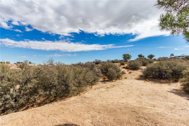 8384 Highland Court, Oak Hills, CA 92344