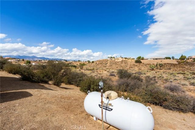 8384 Highland Court, Oak Hills, CA 92344