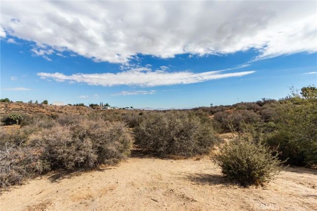 8384 Highland Court, Oak Hills, CA 92344