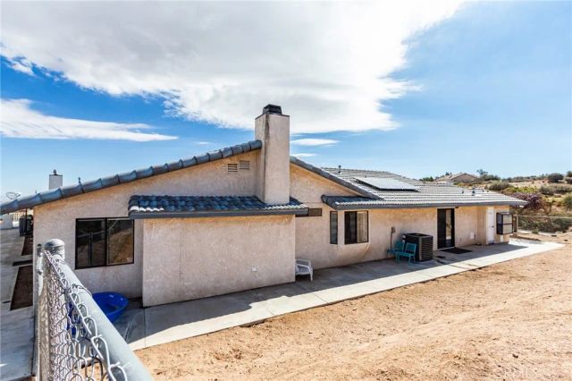 8384 Highland Court, Oak Hills, CA 92344