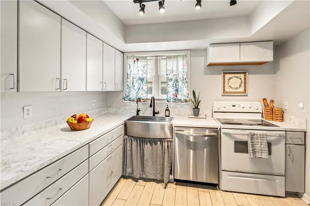 3544 Faraday LN, Virginia Beach, VA 23452