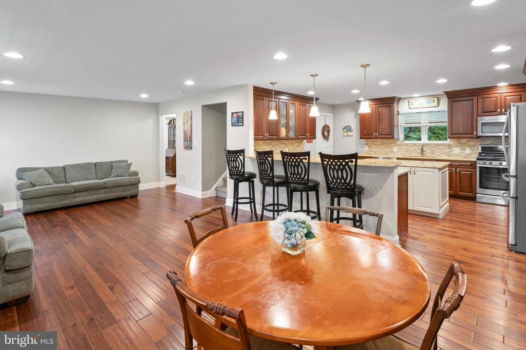 412 IVYSTONE LN, Cinnaminson, NJ 08077