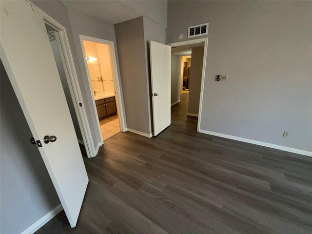 2120 El Paseo Street 2312, Houston, TX 77054