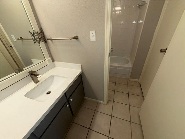 2120 El Paseo Street 2312, Houston, TX 77054