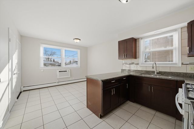 6135 W 79th Street W 1, Burbank, IL 60459