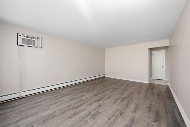 6135 W 79th Street W 1, Burbank, IL 60459