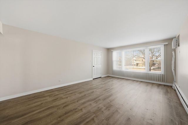 6135 W 79th Street W 1, Burbank, IL 60459