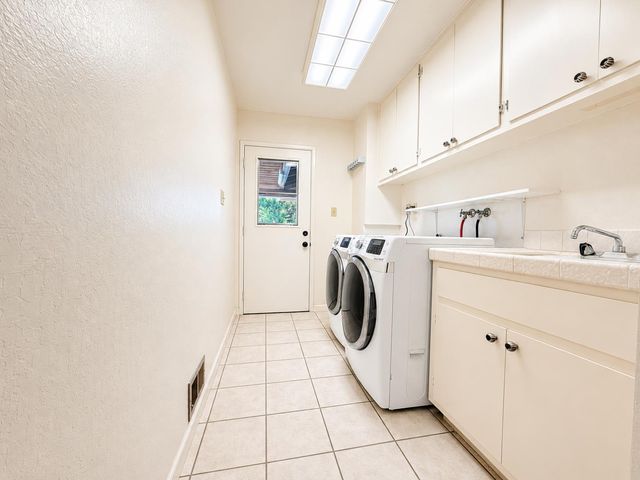 300 Ridgeway Road, Woodside, CA 94062