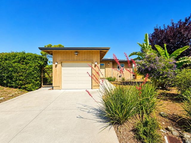 300 Ridgeway Road, Woodside, CA 94062