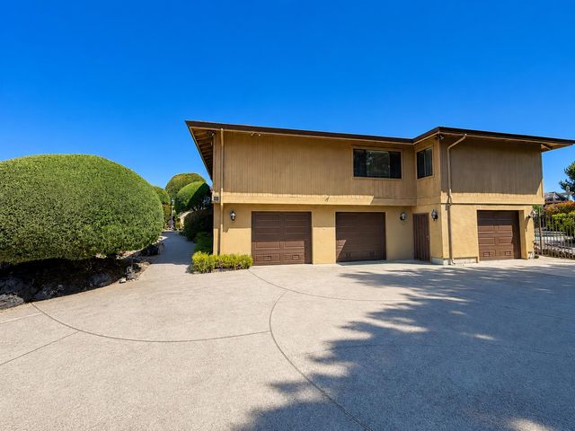300 Ridgeway Road, Woodside, CA 94062