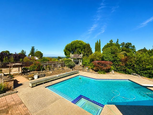 300 Ridgeway Road, Woodside, CA 94062