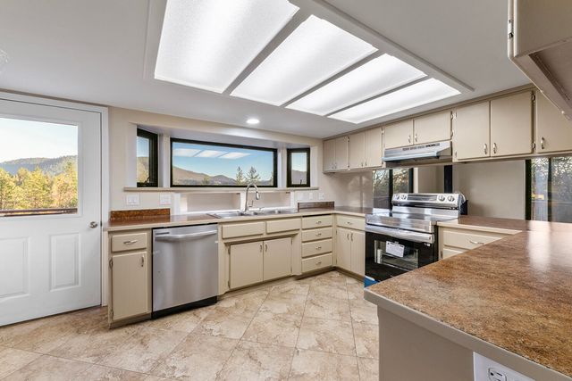 111 Lance Drive, Grants Pass, OR 97526