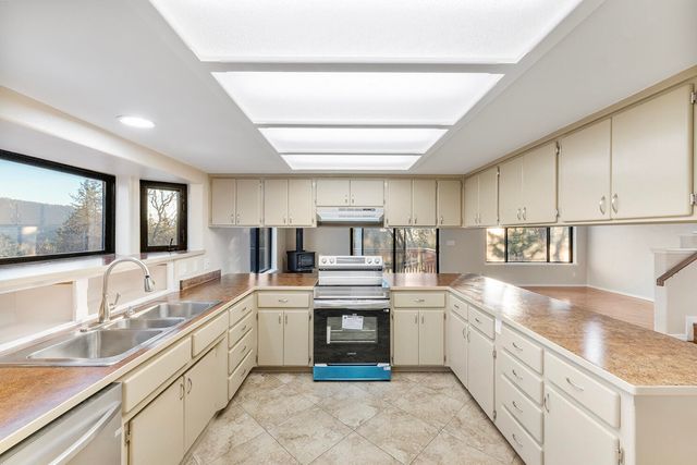 111 Lance Drive, Grants Pass, OR 97526