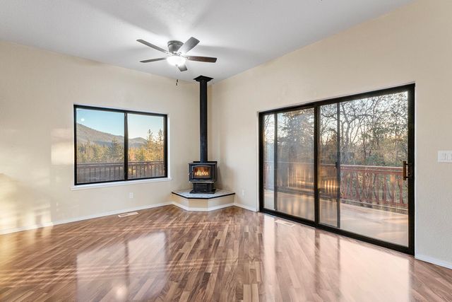 111 Lance Drive, Grants Pass, OR 97526