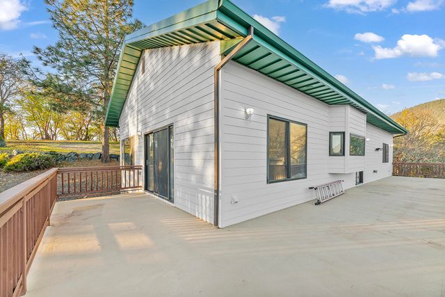 111 Lance Drive, Grants Pass, OR 97526