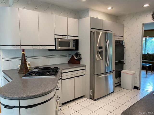 1 Parkview Drive, Middletown, NY 10940