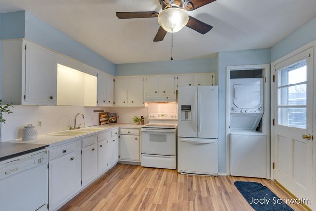 3364 Chestnut Avenue, Grandville, MI 49418