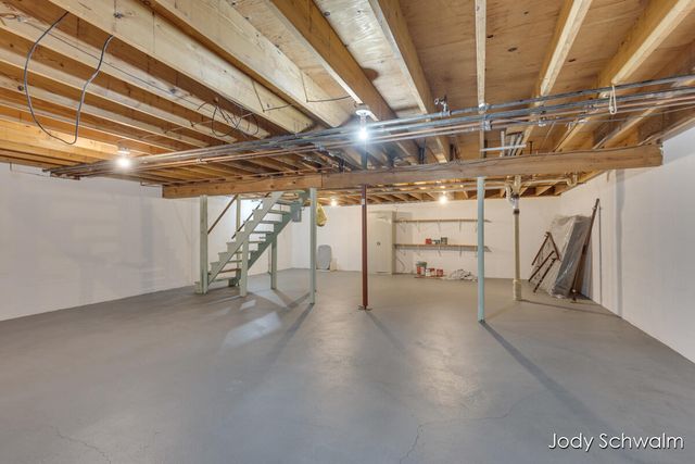 3364 Chestnut Avenue, Grandville, MI 49418