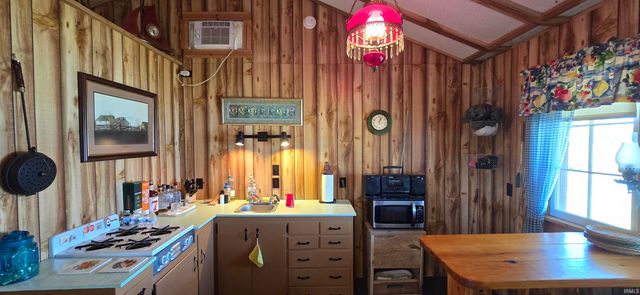 100 North Road, Montgomery, IN 47558