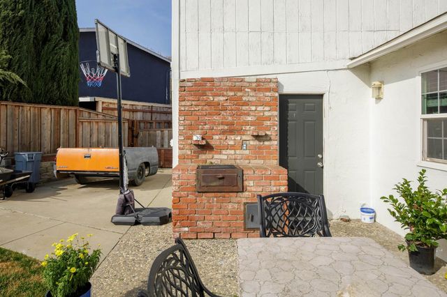 840 Del Monte Ct, Manteca, CA 95336