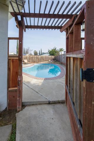 840 Del Monte Ct, Manteca, CA 95336