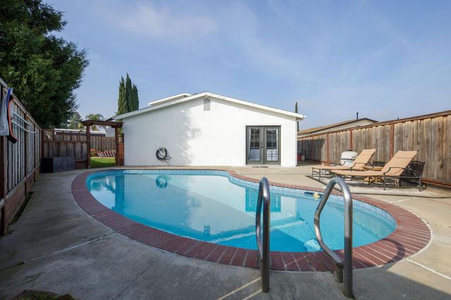 840 Del Monte Ct, Manteca, CA 95336