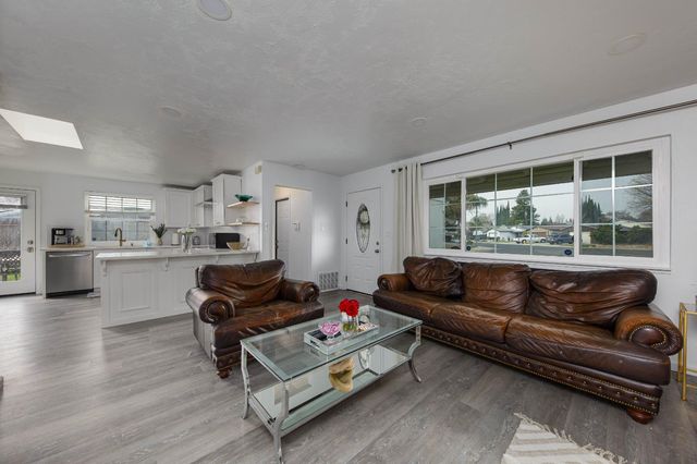 840 Del Monte Ct, Manteca, CA 95336