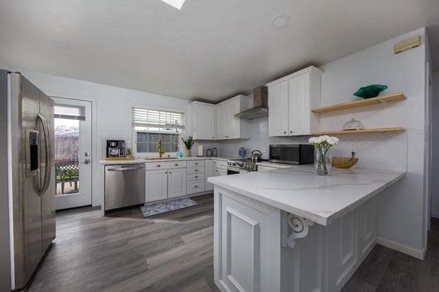 840 Del Monte Ct, Manteca, CA 95336