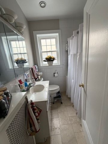 4820 Elm Street 3, Skokie, IL 60077