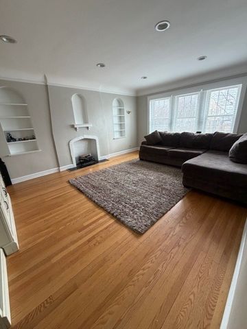 4820 Elm Street 3, Skokie, IL 60077