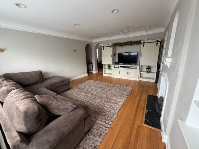 4820 Elm Street 3, Skokie, IL 60077