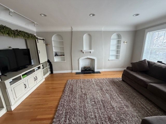 4820 Elm Street 3, Skokie, IL 60077