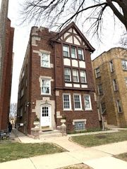 4820 Elm Street 3, Skokie, IL 60077